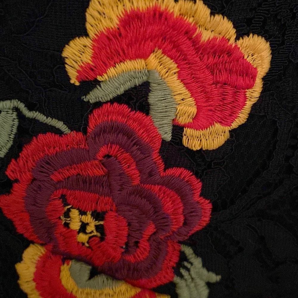 Alexa Admor Black Floral Lace Top, Size Small. - Picture 7 of 15